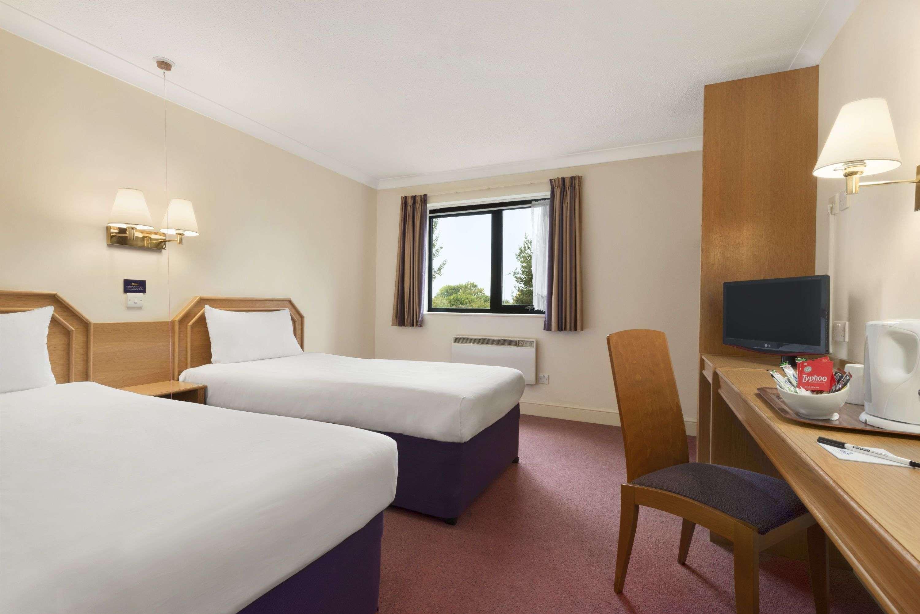Days Inn Stafford Extérieur photo