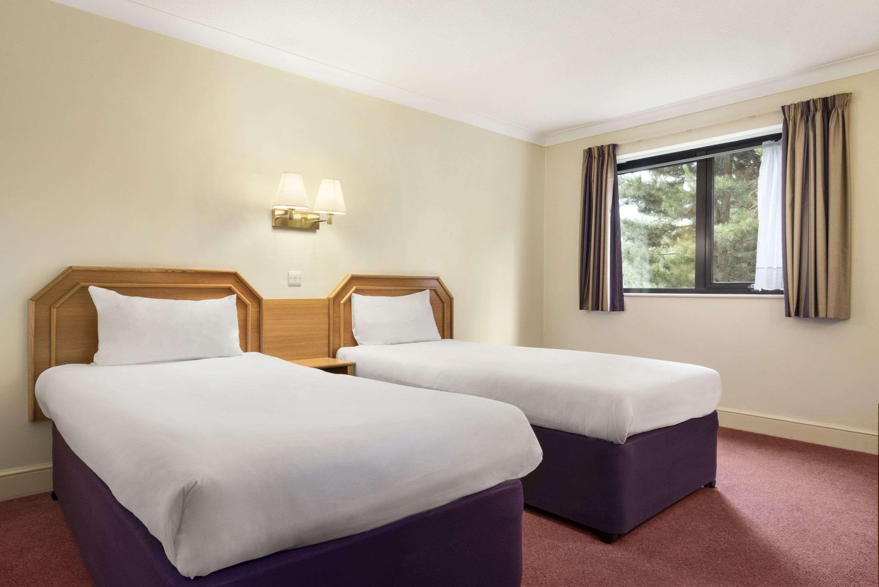 Days Inn Stafford Extérieur photo