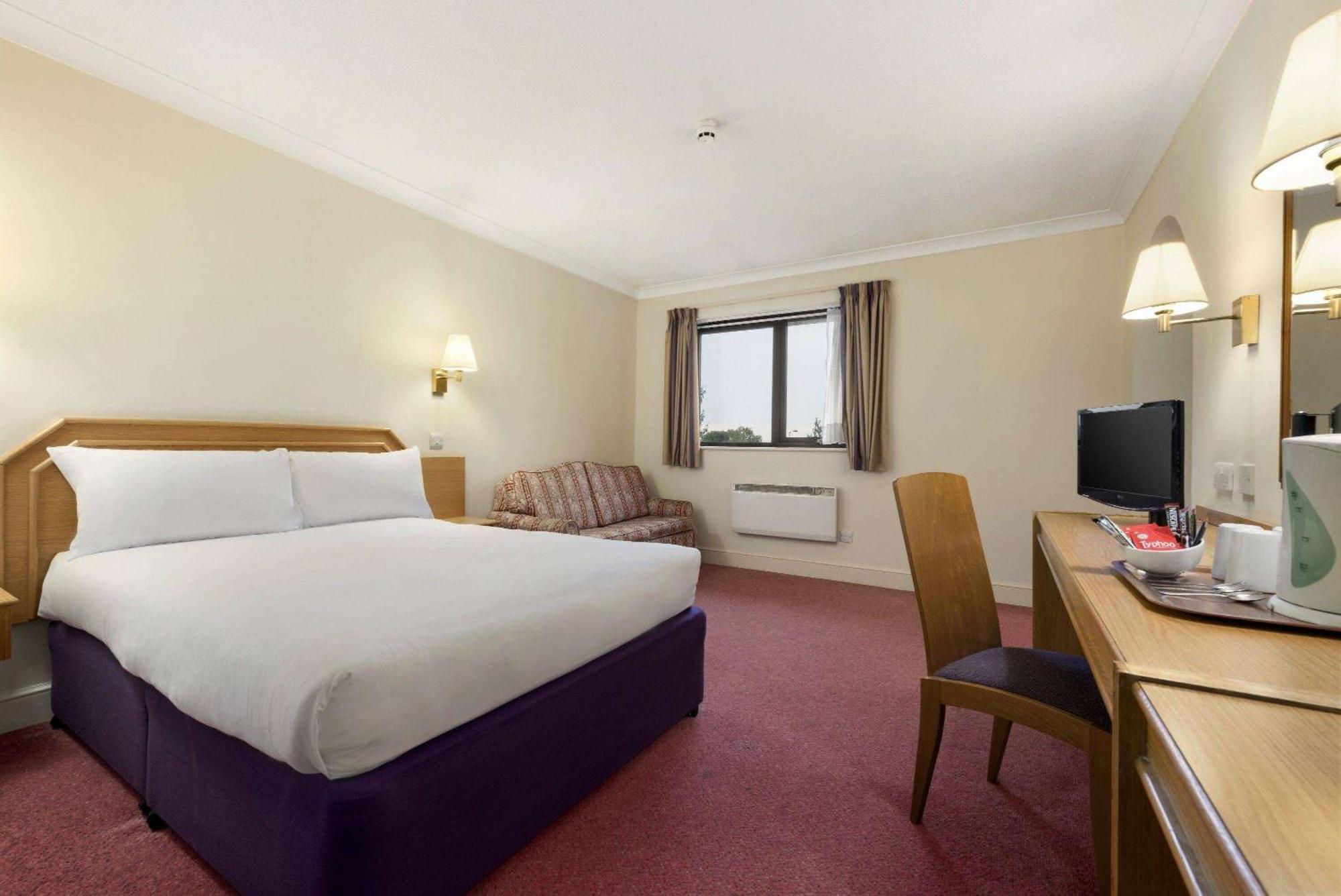 Days Inn Stafford Extérieur photo