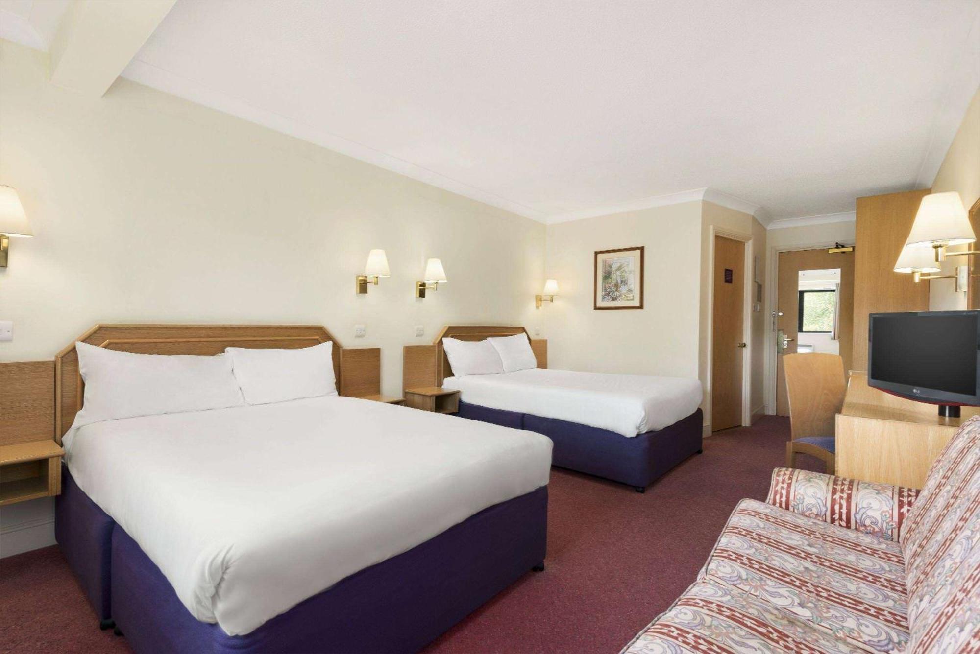 Days Inn Stafford Extérieur photo
