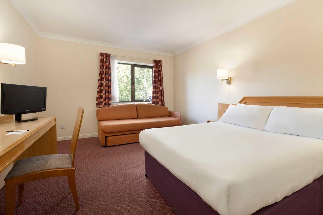 Days Inn Stafford Extérieur photo