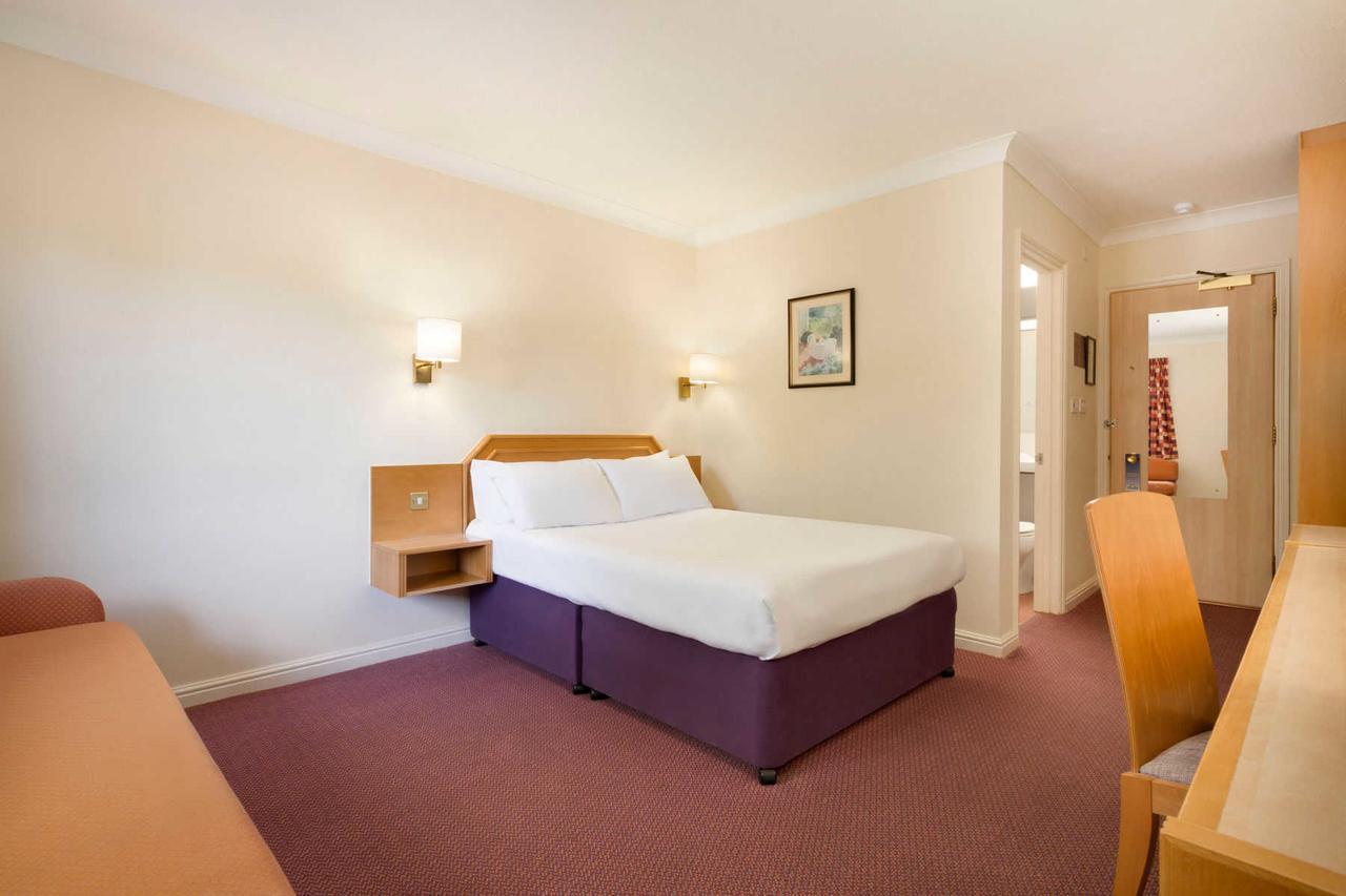 Days Inn Stafford Extérieur photo